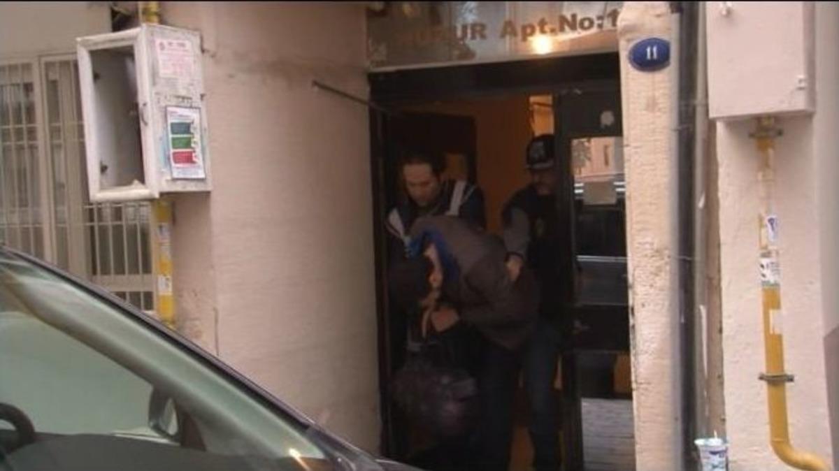 İzmir&rsquo;de Hdp Eş Başkanlarının Tutuklanmasını Bahane Ederek Belediye Otob&uuml;slerini Yakan Şahıslara Operasyon: 9 G&ouml;zaltı