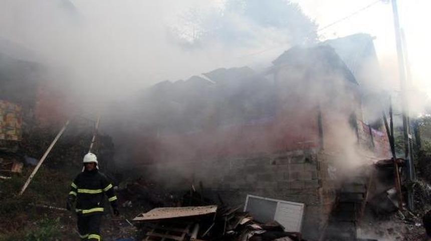 3 Yılda 2'nci Kez Evleri Yandı