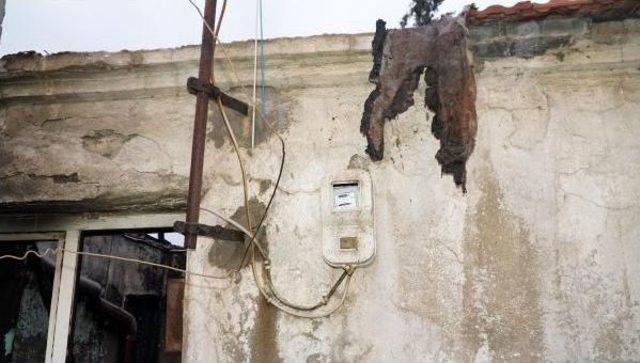 Elektriği Kesik Evinde Mumdan &Ccedil;ıkan Yangında &Ouml;ld&uuml; 3