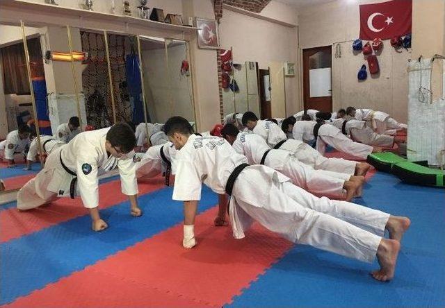 (özel) Paspasla Gelen Karate Şampiyonluğu