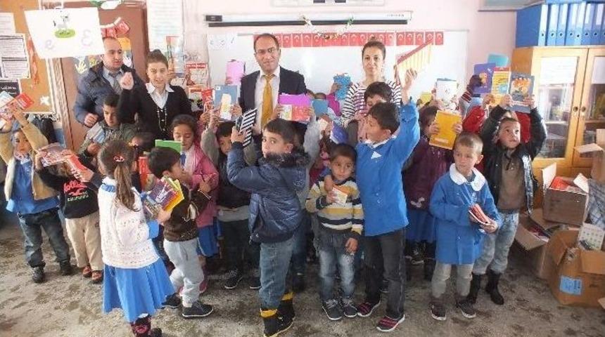 K&ouml;y &Ouml;ğrencilerine Kırtasiye Yardımı