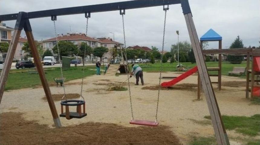 Parklarda Bakım Ve Onarım &Ccedil;alışmaları S&uuml;r&uuml;yor