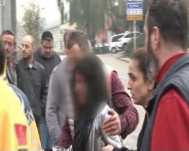 Beykoz da Otomobil Minib&uuml;se &Ccedil;arptı: 3 Yaralı 1