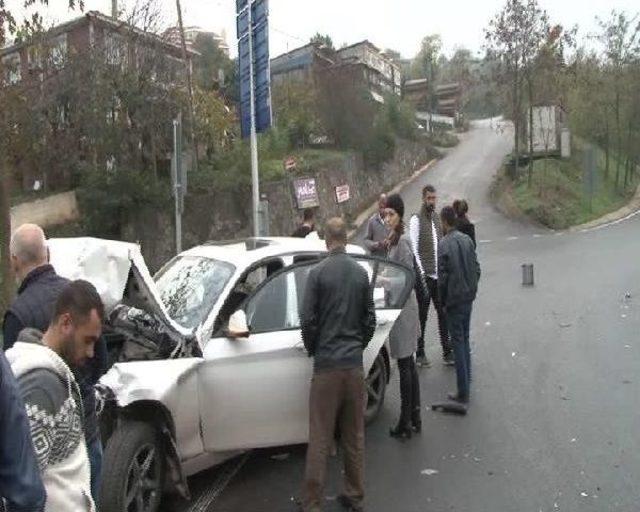 Beykoz da Otomobil Minib&uuml;se &Ccedil;arptı: 3 Yaralı 3