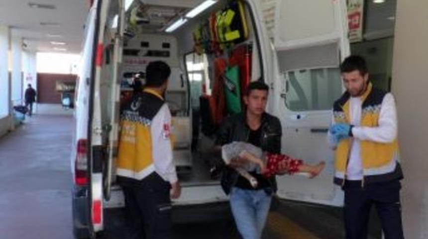 &Uuml;zerine Mutfak Rafı Devrilen &Ccedil;ocuk Yaralandı