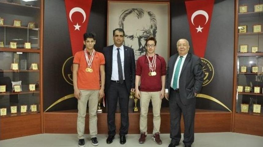 Gaziantep Kolej Vakfına Y&uuml;zmede 6 Altın Madalya