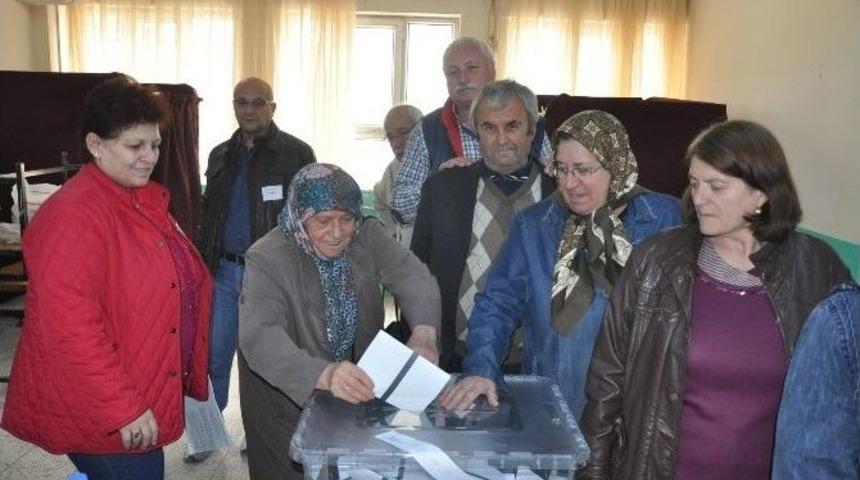 Soydaşlar Cumhurbaşkanlığı Se&ccedil;imi İ&ccedil;in Sandık Başında