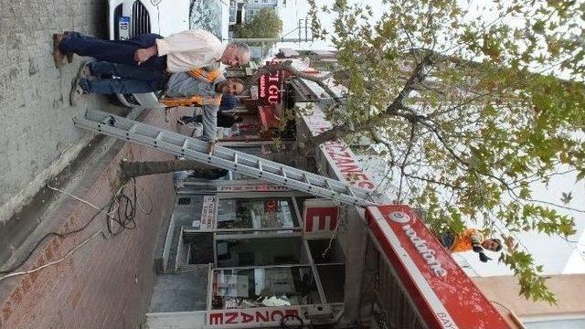 Burhaniye’de Elektrik Şebekesi Yer Altına Alınıyor