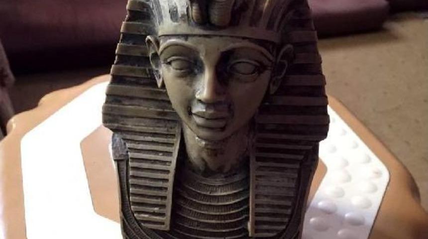 Suriyeliler, Tutankhamun'un Totemi Ile Yakalandı