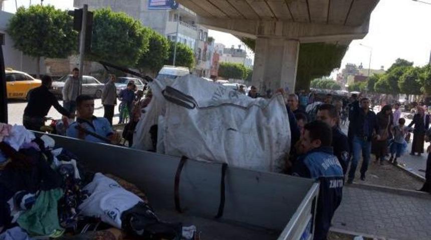 Zabıtanın M&uuml;dahale Ettiği Işportacıların Malları Yağmalandı