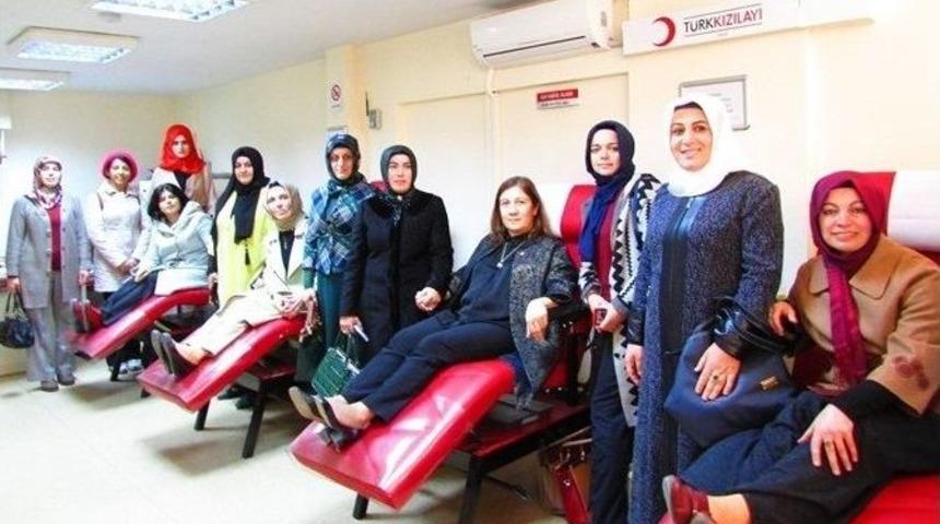 Ak Partili Kadınlardan Kan Bağışı