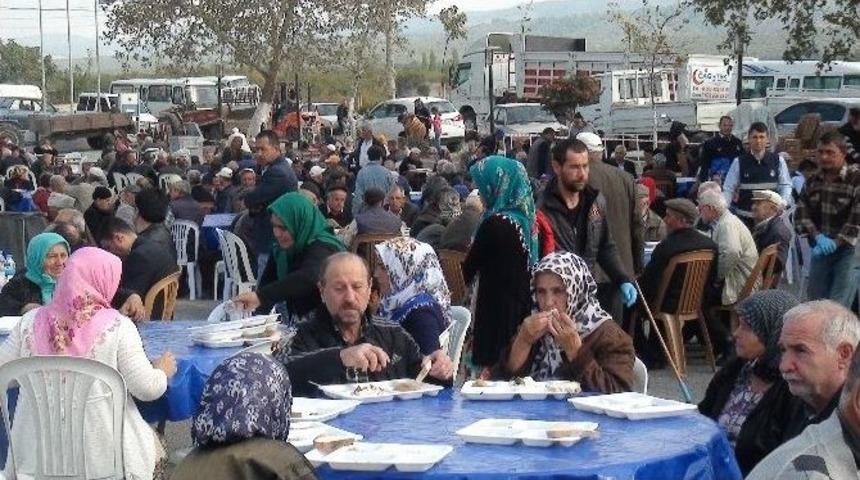 Eller Yağmur İ&ccedil;in Semaya A&ccedil;ıldı, Dualar Edildi