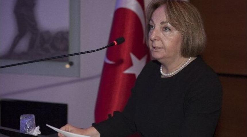 T&uuml;rk K&uuml;lt&uuml;r&uuml; Bağlamında Klasik Kavramı Ve Klasik &Ccedil;algılar &Ccedil;alıştayı