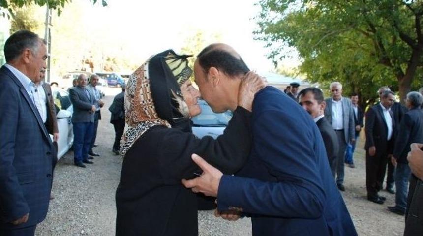 Oluklu K&ouml;y&uuml;nde Vali Erin&rsquo;e Coşkulu Karşılama