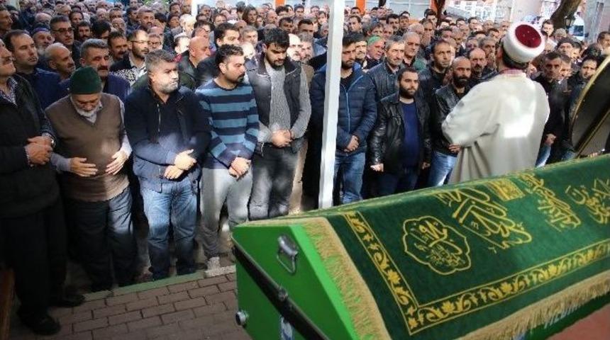Bursa&rsquo;da 6 Kurşunla Vurularak &Ouml;ld&uuml;r&uuml;len Adam Defnedildi