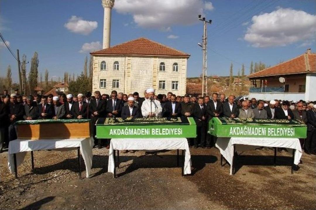 Yozgat&rsquo;ta Yanarak Hayatını Kaybeden 3 Kız Kardeş Son Yolculuğuna Uğurlandı