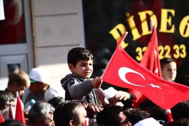 Başbakan Yıldırım’dan, Meclisteki Faaliyetlerini Durdurma Kararı Alan Hdp’li Vekillere Çağrı: