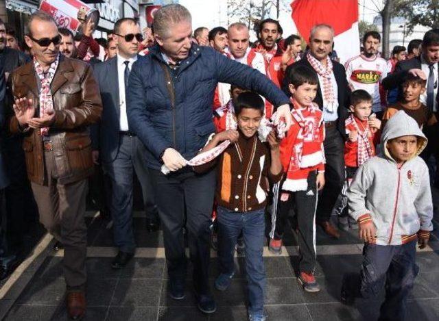 Sivasspor'a Validen Yürüyüşlü Destek