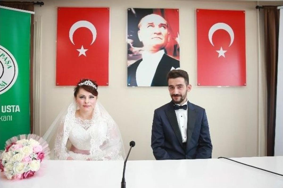 &Ccedil;iftler &rsquo;evlilikte Mutluluğu&rsquo; Eğitimle Buldu