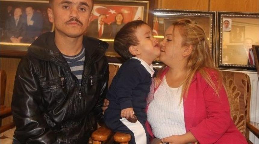 Gaziantep&rsquo;in Minik &Ccedil;ift&ccedil;i Seda Sayan&rsquo;dan Haber Bekliyor