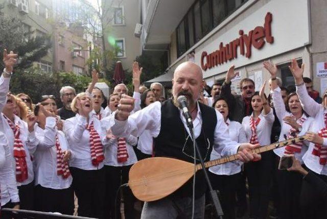 Cumhuriyet Gazetesi'ne Destek Nöbeti