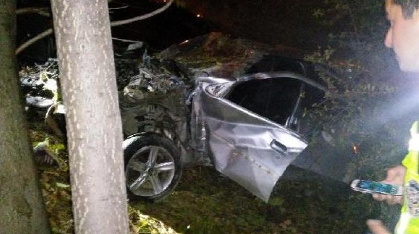 Karab&uuml;k'te Otomobil Şarampole Devrildi: 1 &Ouml;l&uuml;, 2 Yaralı