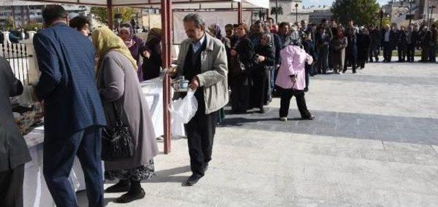 Sivas'ta 10 Bin Kişilik Aşure Dağıtıldı