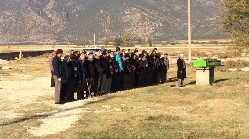 Eski İha Genel M&uuml;d&uuml;r&uuml; Fevzi Kahraman&rsquo;ın Kayınvalidesi Son Yolculuğuna Uğurlandı