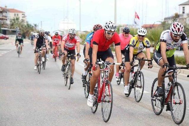 Veloturk Gran Fondo &Ccedil;eşme de 837 Bisiklet&ccedil;i Yarıştı 1