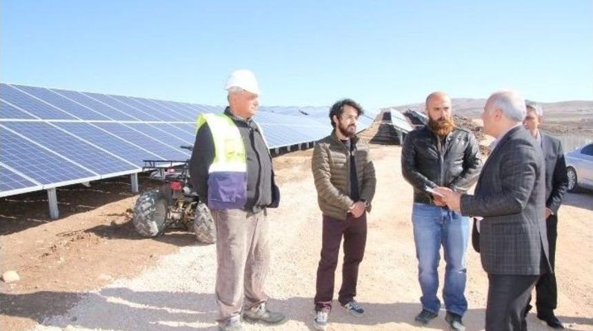 Vali Zorluoğlu, G&uuml;neş Enerji Santralinde İncelemelerde Bulundu