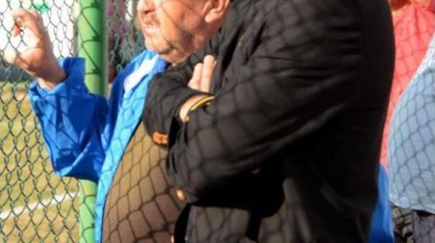 G&uuml;m&uuml;şl&uuml;k Berabere, Nejat İşler Sakin