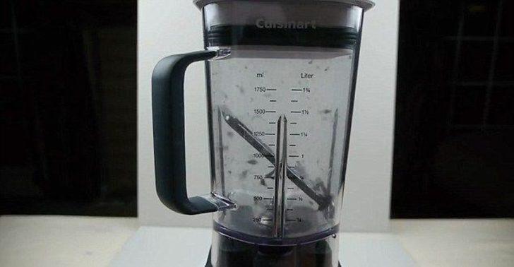 IPhone X'i blenderda parçalayıp suyunu içmeye çalıştı G3