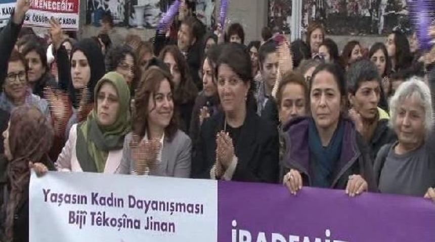 Kadık&ouml;y'de Hdp'li Vekillerin Tutuklanması Protesto Edildi