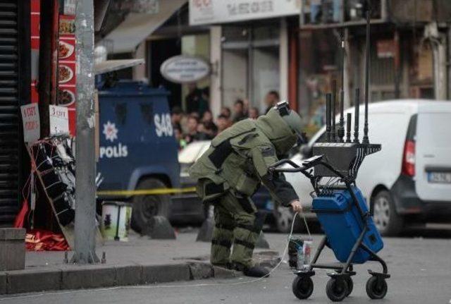 Okmeydanı'nda Yola Üzerine Bırakılan Şüpheli Paket Panik Yarattı.