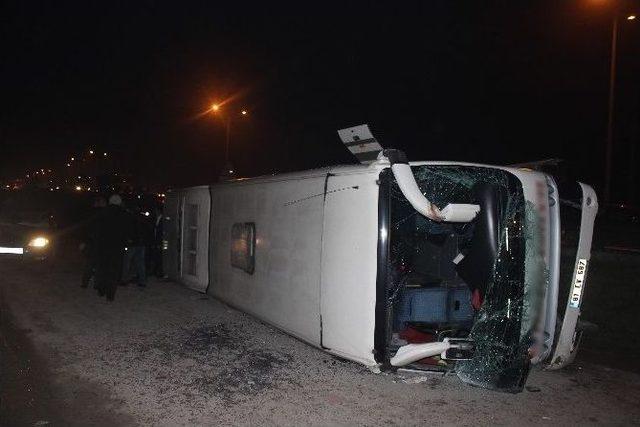 Düzce’de Midibüs Devrildi: 9 Yaralı