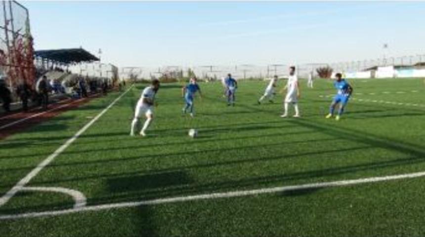 Yeşilyurt Belediyespor 10 Kişiyle Galip