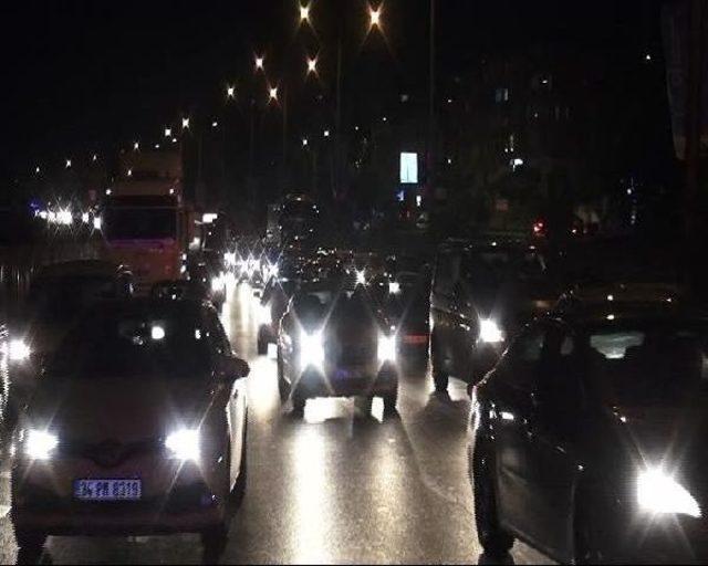 Zincirleme Kaza D-100'de Trafiği Kilitledi