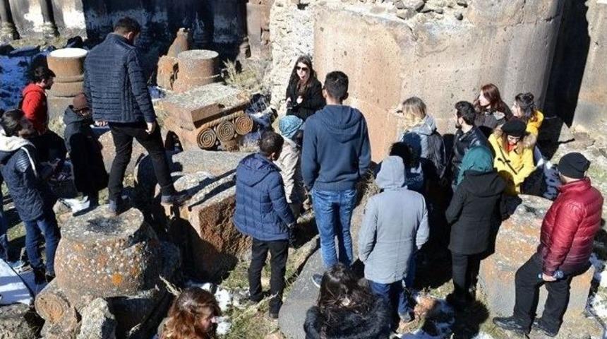 Ar&uuml; &Ouml;ğrencilerinden Ani Antik Kentine Gezi