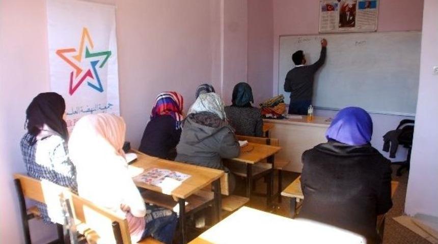 Adıyaman&rsquo;da Yaşayan Suriyeliler T&uuml;rk&ccedil;e &Ouml;ğreniyor