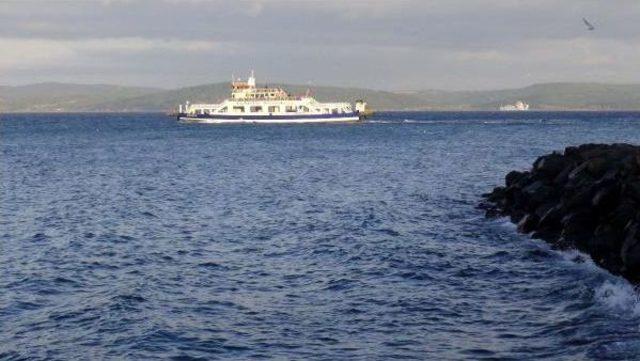 Çanakkale'de Feribot Seferlerine Fırtına Engeli