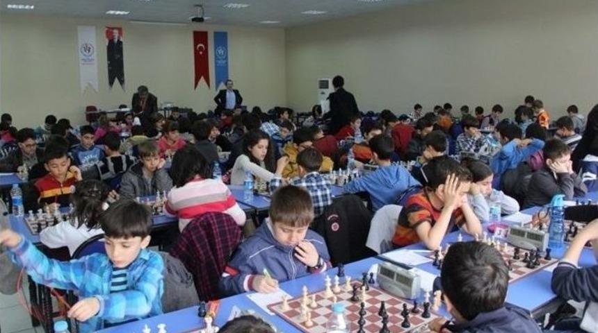 Satran&ccedil;&rsquo;ta Başarı Grafiği Y&uuml;kseliyor