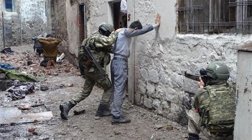 K&uuml;resel G&uuml;&ccedil;ler, Iı. D&uuml;nya Savaşından G&uuml;n&uuml;m&uuml;ze Deaş Benzeri 200 Ter&ouml;r &Ouml;rg&uuml;t&uuml; Kurdu