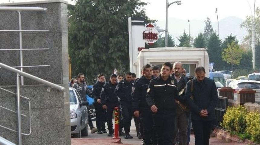 Kocaeli&rsquo;de 13 İş Adamı Fet&ouml;&rsquo;den Adliyeye &Ccedil;ıkarıldı