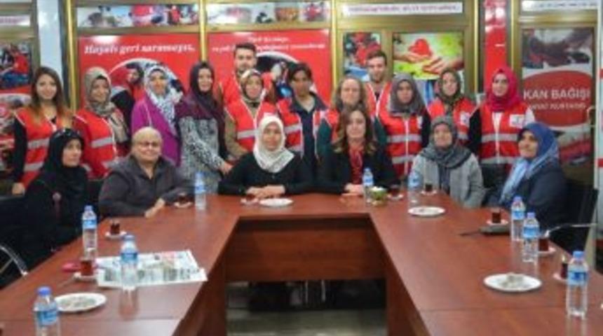 Ak Partili Kadınlardan Kızılay&rsquo;a Ziyaret