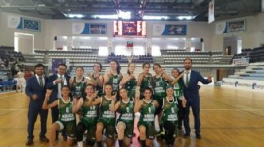 Kızlar Galibiyetle D&ouml;nd&uuml;