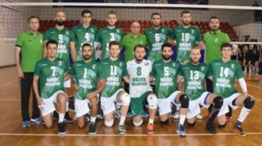 D&uuml;zce Belediyespor Voleybolda D&ouml;rd&uuml;nc&uuml; Galibiyetini Aldı