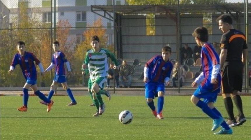 Anadolu &Uuml;niversitesi U-14 Takımı Finale Gidemedi