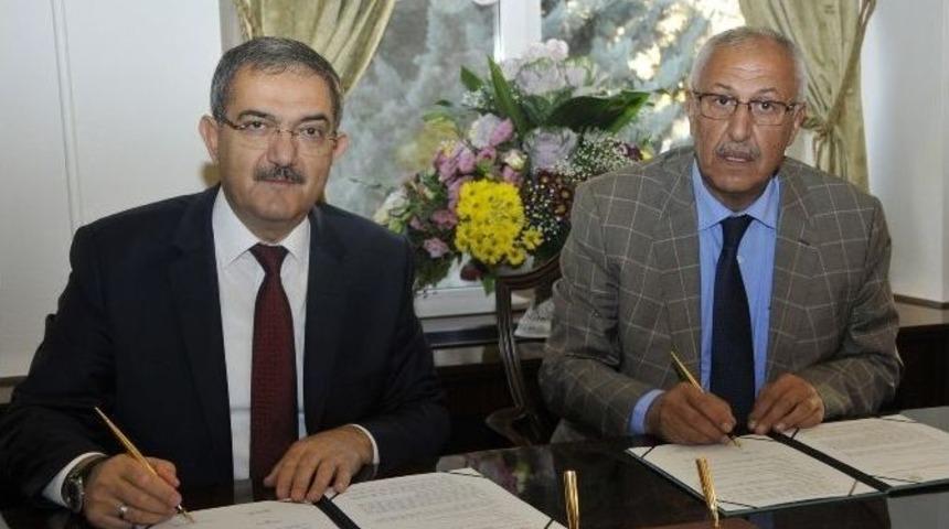 Sel&ccedil;uk &Uuml;niversitesi İle H&uuml;y&uuml;k Belediyesi Protokol İmzaladı