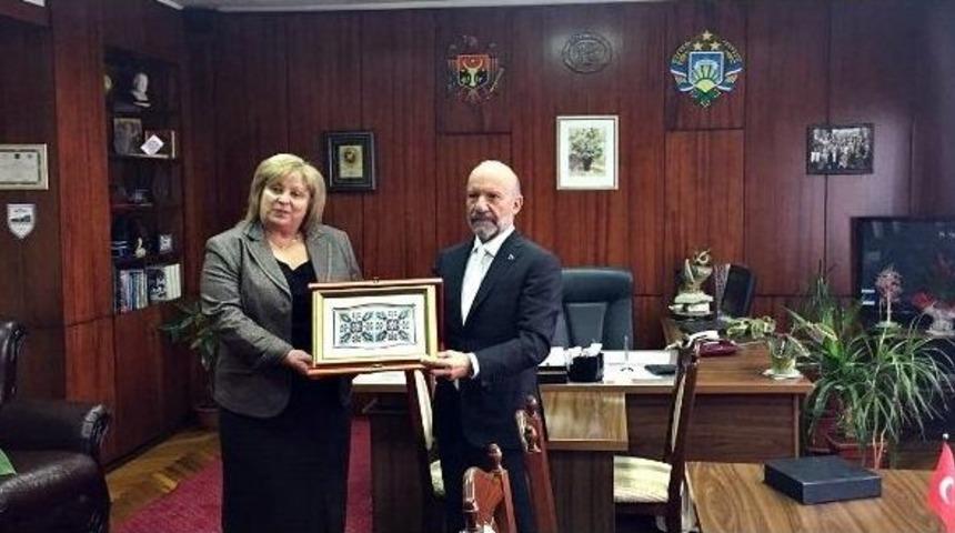 Moldova&rsquo;dan Dr. G&uuml;nsel&rsquo;e Onur Belgesi