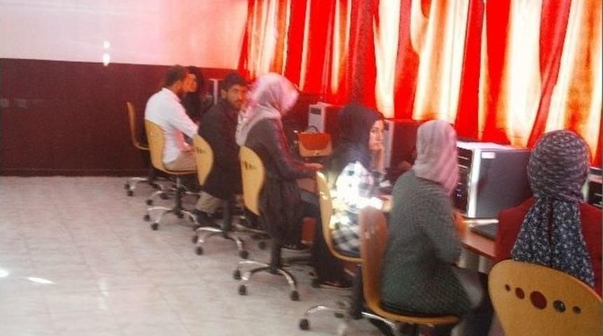 &Ouml;zalp Halk Eğitim Merkezi M&uuml;d&uuml;rl&uuml;ğ&uuml;nde Kurslar Başladı